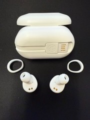 JLAB Audio Jbuds Air True Wireless Signature Bluetooth Earbuds / Charging Case