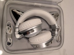 Limited Edition Ariana Grande Wireless Bluetooth Cat Ear Headphones LED Complete