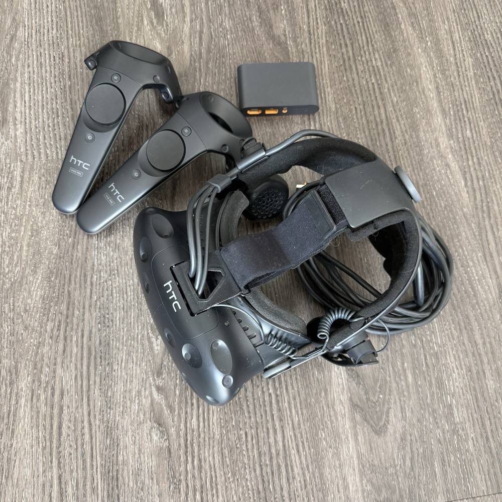 HTC Vive VR Headset And Controllers Deluxe Audio Strap W/Linkbox