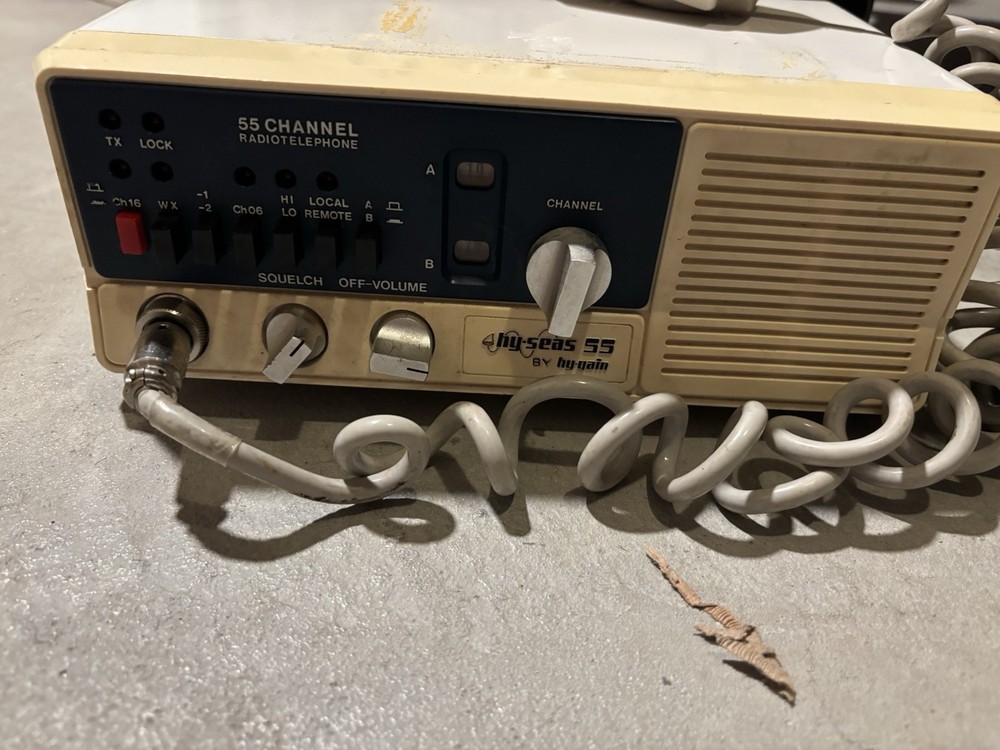 55 CHANNEL RADIOTELEPHONE HY-SEAS HY-GAIN MARINE HAM RADIO Worked When Removed
