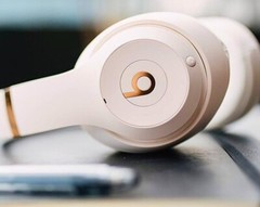NEW SEALED – Beats Studio3 Skyline Collection Wireless Headphones – All Colors