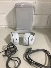Beats Solo 4 Wireless On-Ear Headphones Warm White MC2M4LL/A