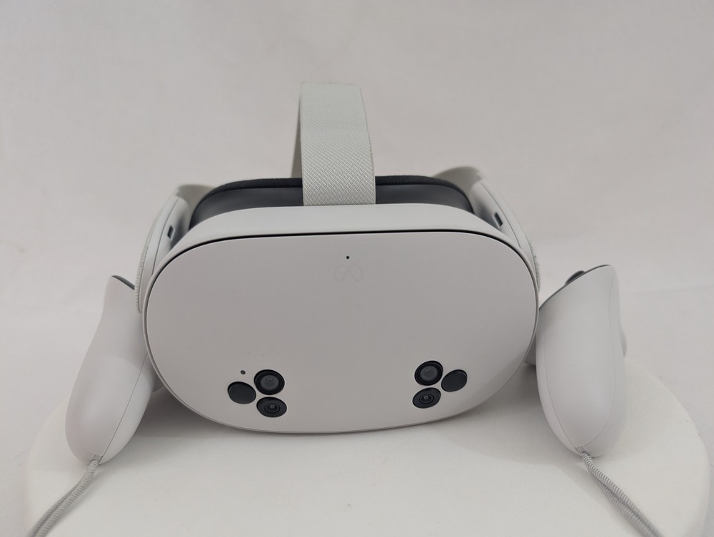 Meta Quest 3 Standalone VR Headset & Controllers – Tested Working – READ