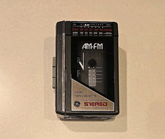 Vintage GE Walkman Portable Am/Fm Radio Cassette Player Model 3–5470A – Works