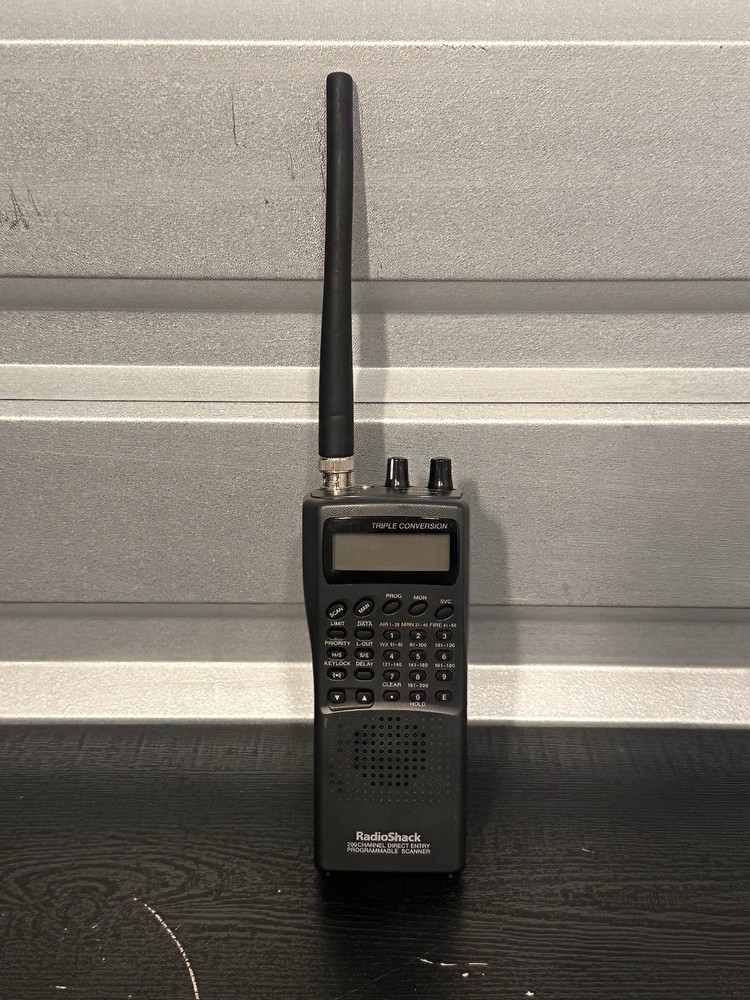 RadioShack PRO-89 Handheld Race Scanner VHF/UHF 200-Channel Analog NOAA Working
