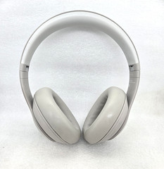 Beats Studio Pro Wireless Over Ear Headphones Sandstone FAST FREE SHIPPING a