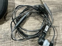 Bose SoundSport Wired In-Ear Headphones (Charcoal/Black with a standard 3.5mm)
