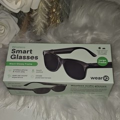 weariQ Wireless Smart Glasses Bluetooth USB-C Black Glossy Frame Large