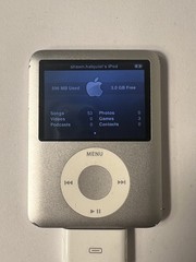 Apple iPod Nano 3rd Gen 4GB A1236 MP3 Player SILVER MB245LL/A BAD🪫 Works —READ—