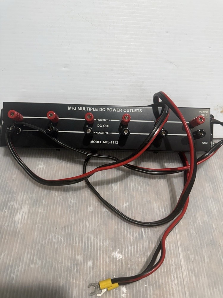 MFJ-1112 Power strip, 15 AMPS, 6 outputs Deluxe Multiple DC Power Outlets