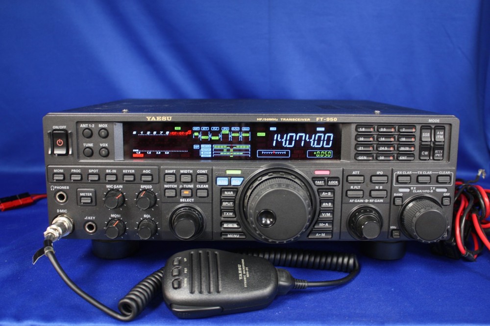 YAESU FT-950 HF/6M 100W Ham Radio Transceiver w/hand microphone #1H590148
