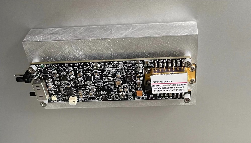 1060 nm 250mW SLM Laser Model: L1060C