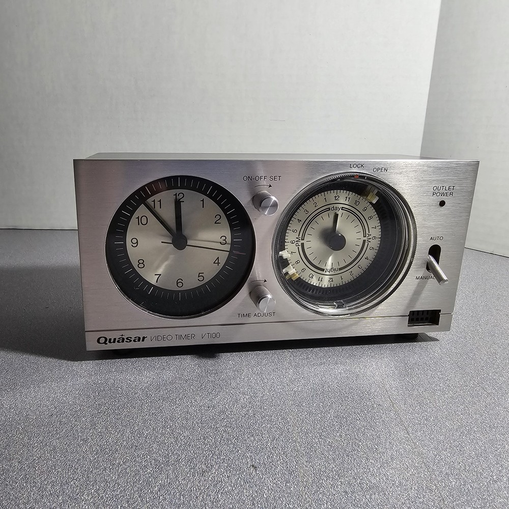 Vintage QUASAR Audio/Video AVS Clock Timer VT100 Silver JAPAN Analog Stereo VCR