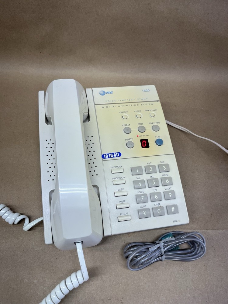 Vintage AT&T Model 1820 Digital Answering Machine Voice Time Day Stamp -WORKS