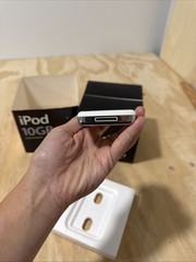 Apple iPod 3rd Generation (“Classic”) A1040 10GB White