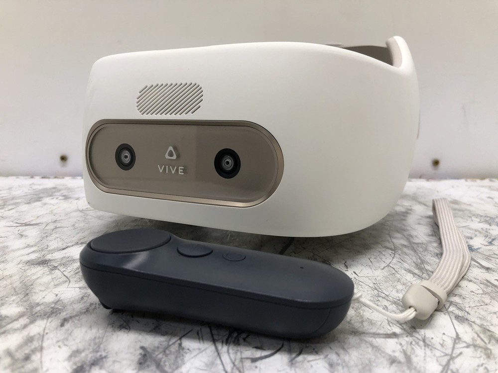 HTC VIVE 2Q27200 DEVELOPER KIT EDITION WITH VIVE FOCUS CONTROLLER TESTED WORKING