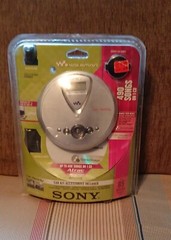 NEW SONY WALKMAN PORTABLE CD PLAYER DNF 400 WITH MP3 ATRAC