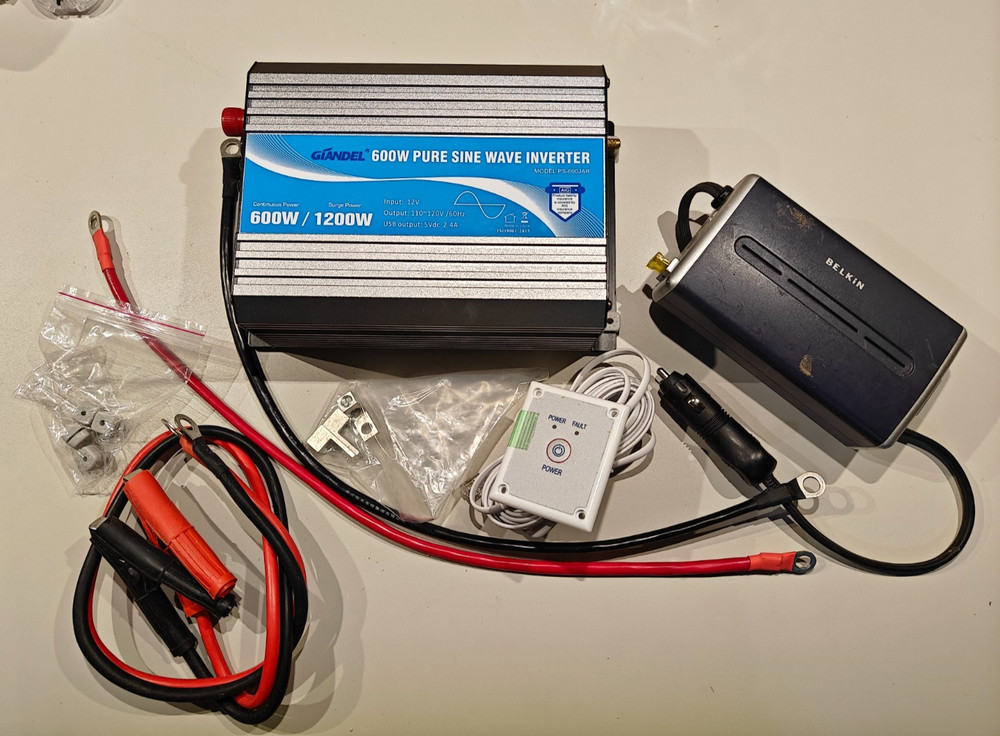 Giandel 600W Pure Sine Wave Inverter 12V DC to 120V AC w Remote Control + Extra