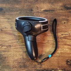 HTC Vive Cosmos Controllers Set – Left & Right – OEM – Tested 2Q3Z200 / 2Q3Z100