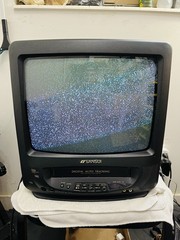 Samsul Box Tv- Model #Com3100. Work Greats, No Remote. Small Crack See Pictures!