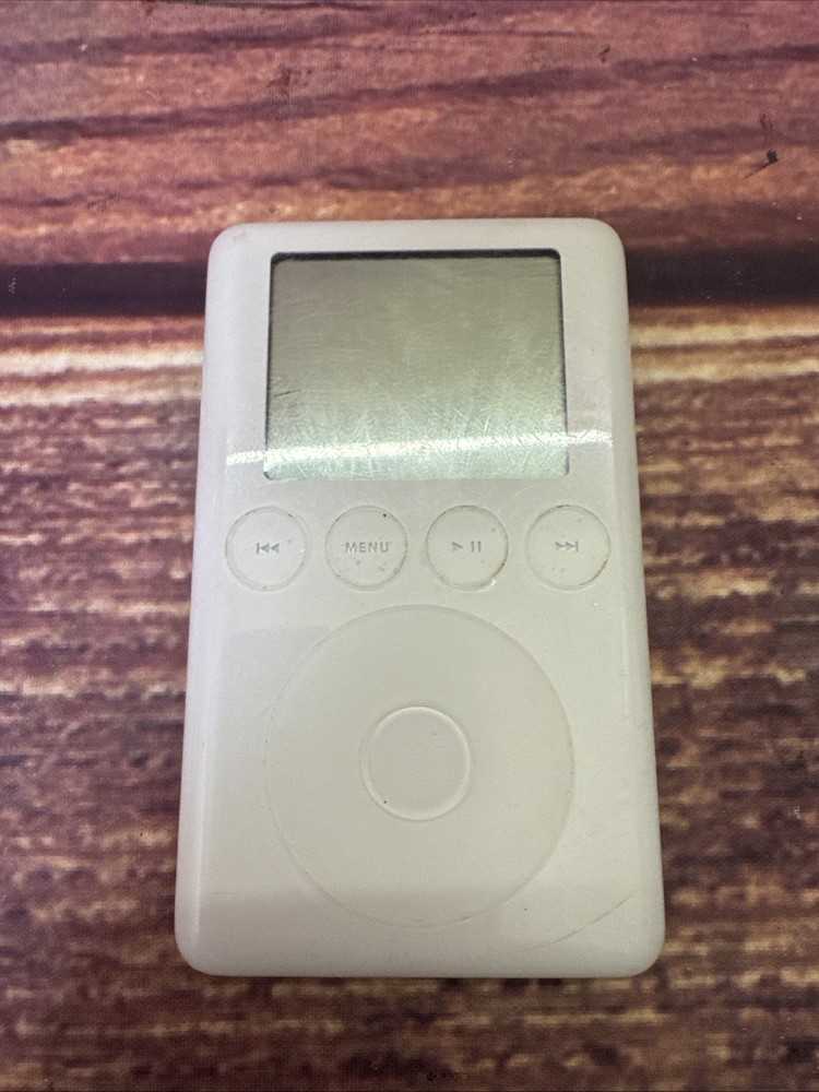 Apple iPod Classic 3rd Generation White 15GB A1040 Parts Only (No Power) As Is