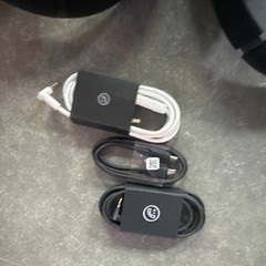 Beats Solo 4 Bluetooth Wireless On-Ear Headphones – Matte Black