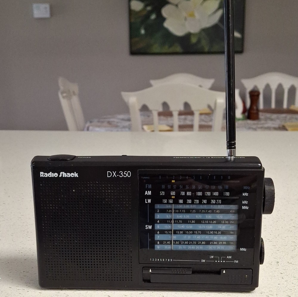 Radio Shack DX-350 12-Band Portable Receiver AM/FM/LW/SW Shortwave Black