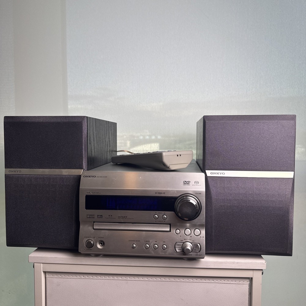 Onkyo DR-UN7 DVD Receiver XM Radio w/2 D-720 Speakers Remote Works Dolby Digital