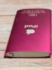 Apple iPod Nano 4th Generation A1285 8GB Pink USB Bundled Charging Cable Cradle