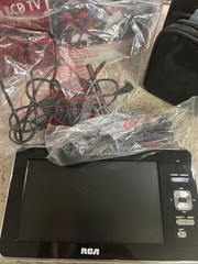 RCA DPTM70R 7in Portable LCD TV 480p ATSC w/ Case Cables Manual Remote