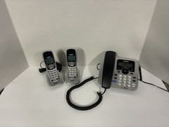 Uniden Dect6.0 Digital Answering Base Phone DECT1588-5 w/ Charger & Two Handsets