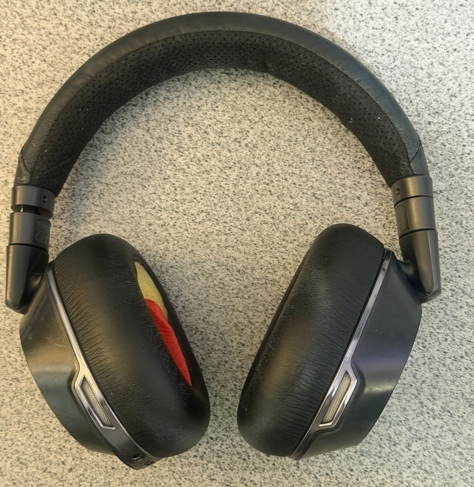 Plantronics Voyager 8200 Headphones B8200 UC Bluetooth USB-C Rechargeable TESTED