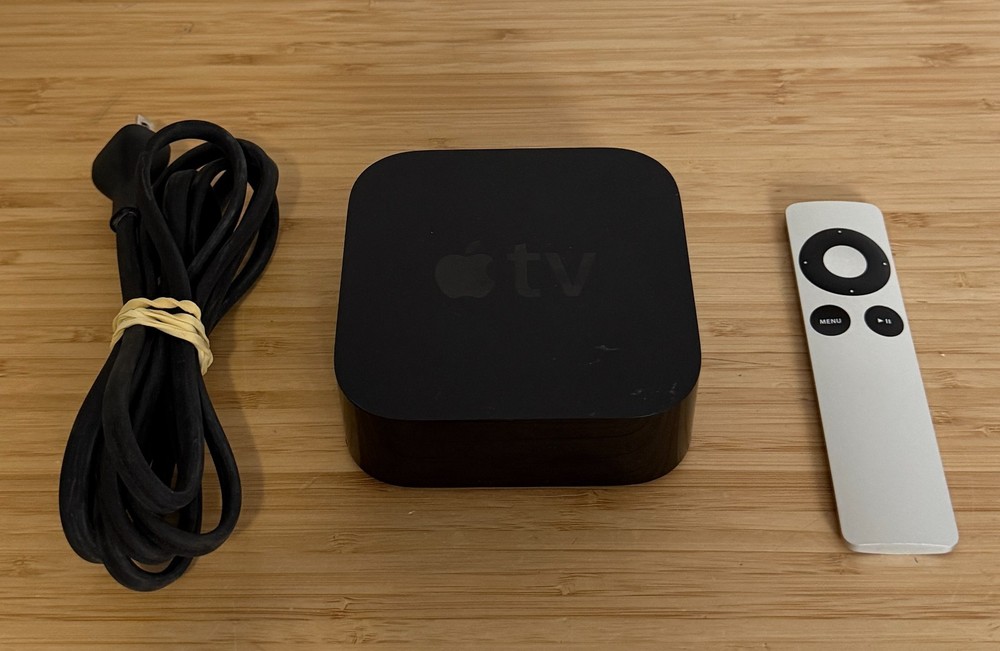 Apple TV 4th Gen HD WiFi Media Streaming Box 32GB (A1625) w/ OEM Remote *TESTED*