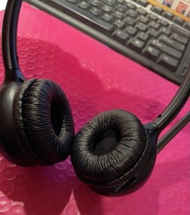 (NEW CUSHIONS ) Plantronics C052 Wireless Headset – Comes With PLT APV-63
