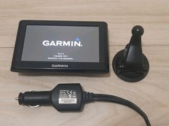 Garmin Nuvi 52LM 5-inch Screen GPS with Lifetime 2026 Maps