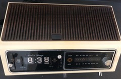 Vintage 1970’s Zenith Model F462W2 Flip Clock AM/FM Radio Alarm Rare Model