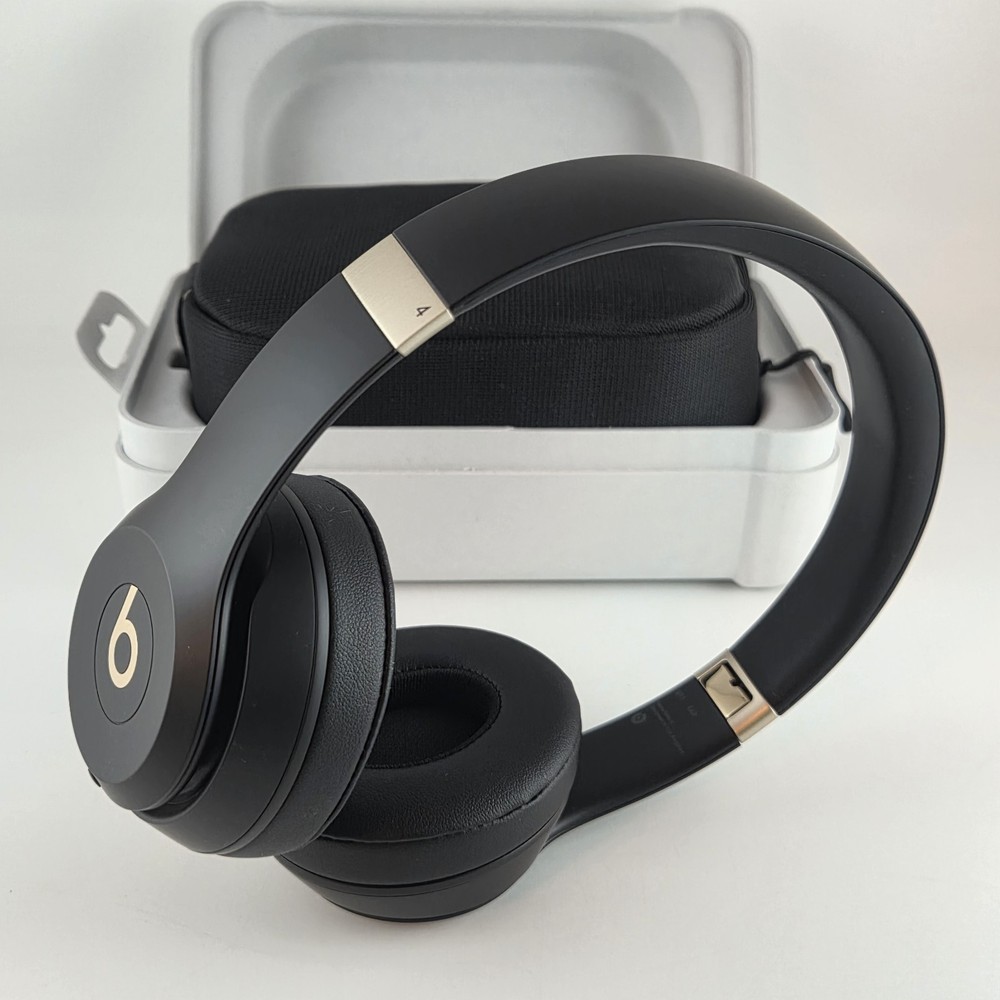 Beats Solo 4 Bluetooth Wireless On-Ear Headphones – Black & Gold