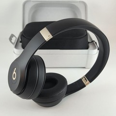 Beats Solo 4 Bluetooth Wireless On-Ear Headphones – Black & Gold