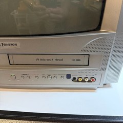 Emerson 19 Inch DVD VHS TV Combo MODEL EWC19T5 Retro Gaming TV AV Inputs READ