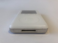 Apple iPod classic 3rd Generation White (15 GB) A1040 – Good Condition