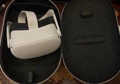 Meta Oculus Quest 2 VR Headset w/ 2 controllers White Good Condition w/ Case