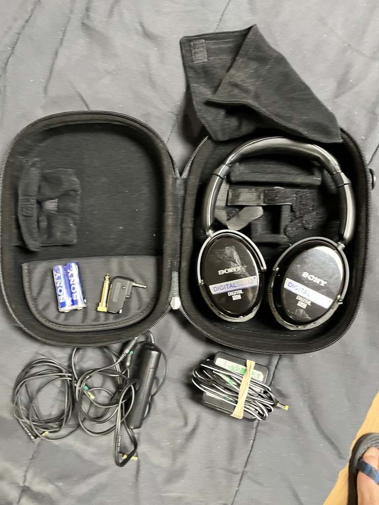 Sony MDR-NC500D Digital Noise Canceling Over-Ear Wired 3.5mm Headphones Case