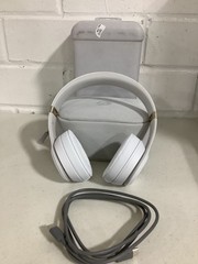 Beats Solo 4 Wireless On-Ear Headphones Warm White MC2M4LL/A
