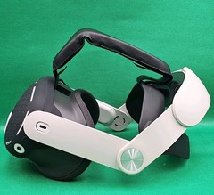 Meta Oculus Quest 3 S3A – 128GB VR Headset No Controllers – Charging Accessories