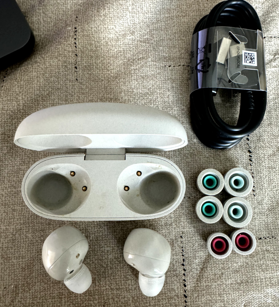 Sony WF-1000XM5 Noise Canceling Truly Wireless Bluetooth Earbuds (Silver)