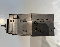 VINTAGE FOMOCO PUSH BUTTON AM RADIO P/N 74BF 708559 OEM FORD PART