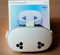 Meta Quest 3S 256GB Standalone VR Headset Great condition Bonus of 8 Batteries