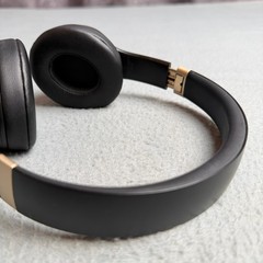 Beats Solo 4 Wireless On-Ear Headphones Matte Black Gold USB-C Case MUW33LL/A