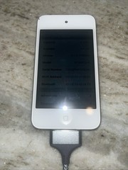 Apple iPod Touch 4th Gen 8GB White A1367 MD057LL/A iOS 6.1.6 Tested Works Read