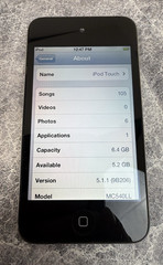 Apple iPod Touch 4th Generation A1367 8GB Bundle w/ Charger LOT:UF